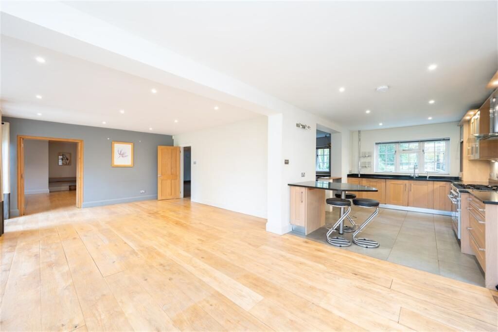 Property photo 2 of 27 (Main)