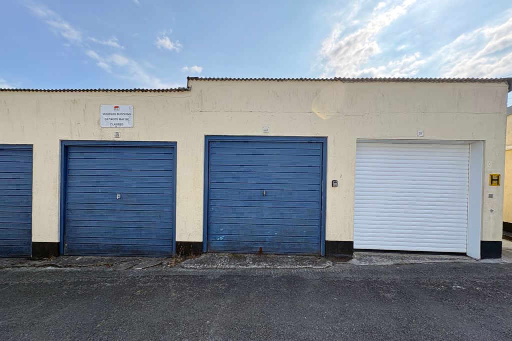 Property photo 1 of 5 Garage 30, Rear Of Barlanwick, Penzance, Cornwall, Tr18 4Sa