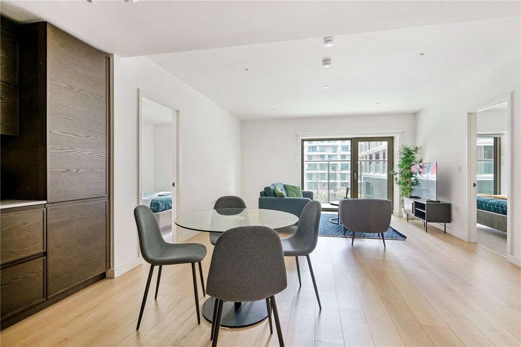 Property photo 3 of 10 Reception/Kitchen