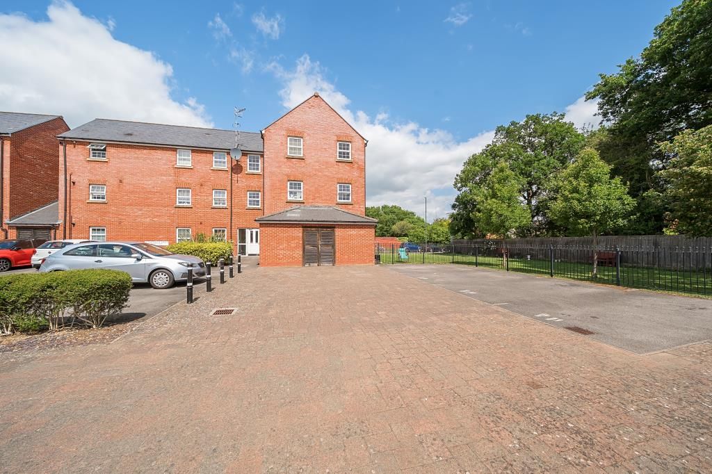 Property photo 2 of 18 External View