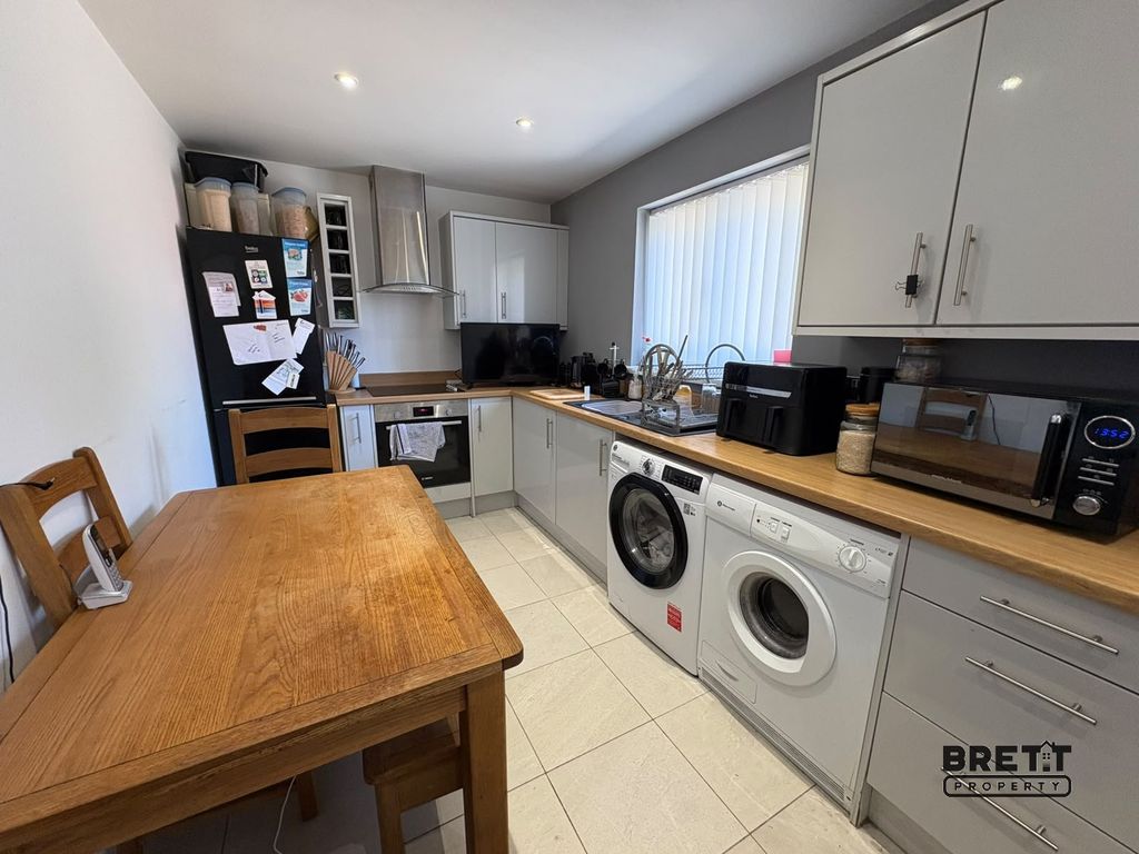Property photo 2 of 9 Kitchen-Dining