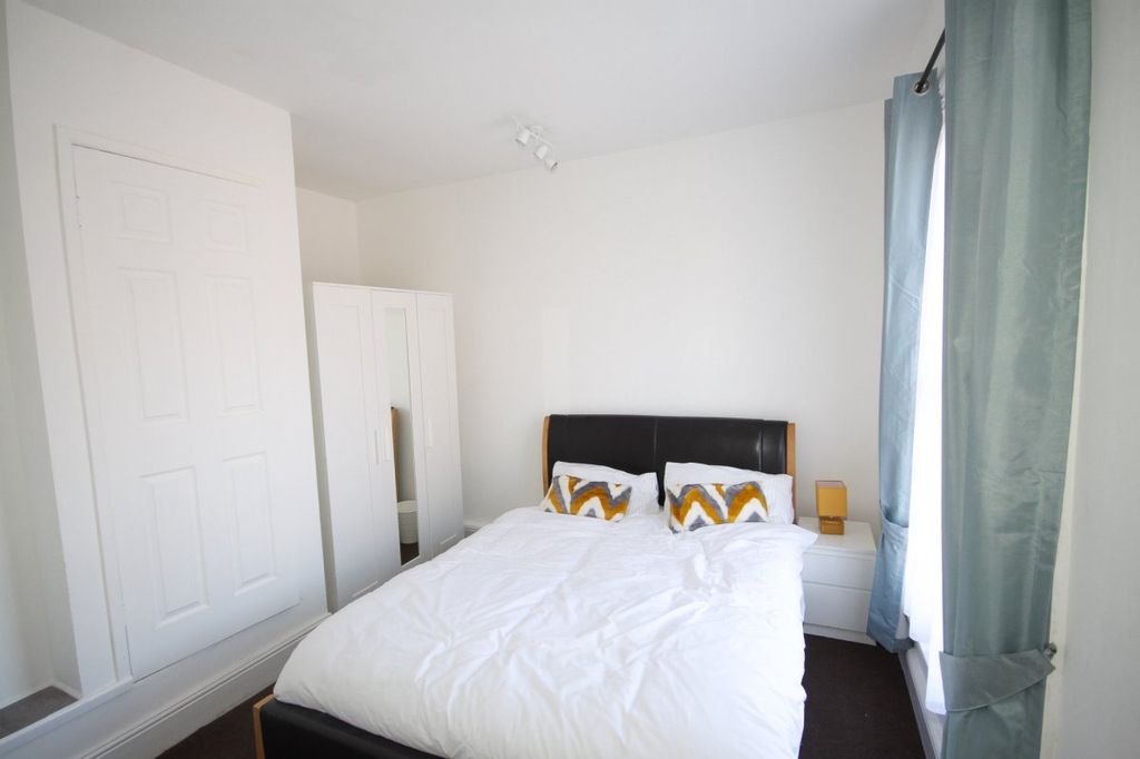 Property photo 3 of 5 E87C81A4-09D7-4Aea-8334-610998E9A638.Jpg