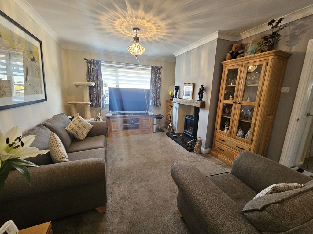 Property photo 3 of 20 Lounge