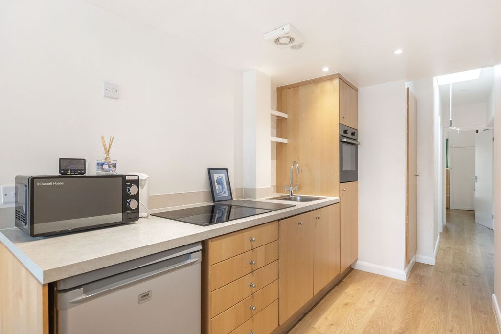 Property photo 3 of 10 5704162