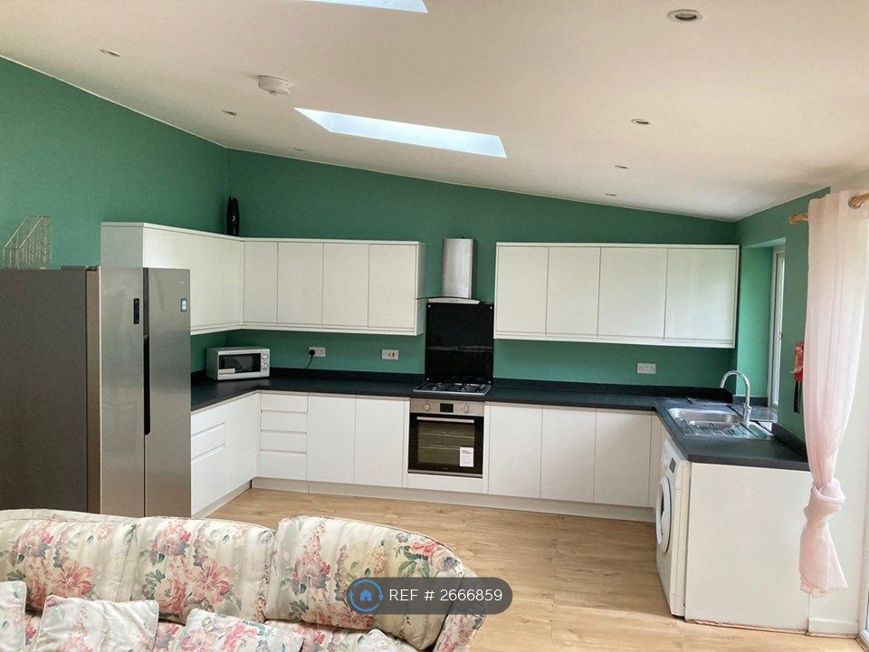 Property photo 2 of 19 Modern Kitchen