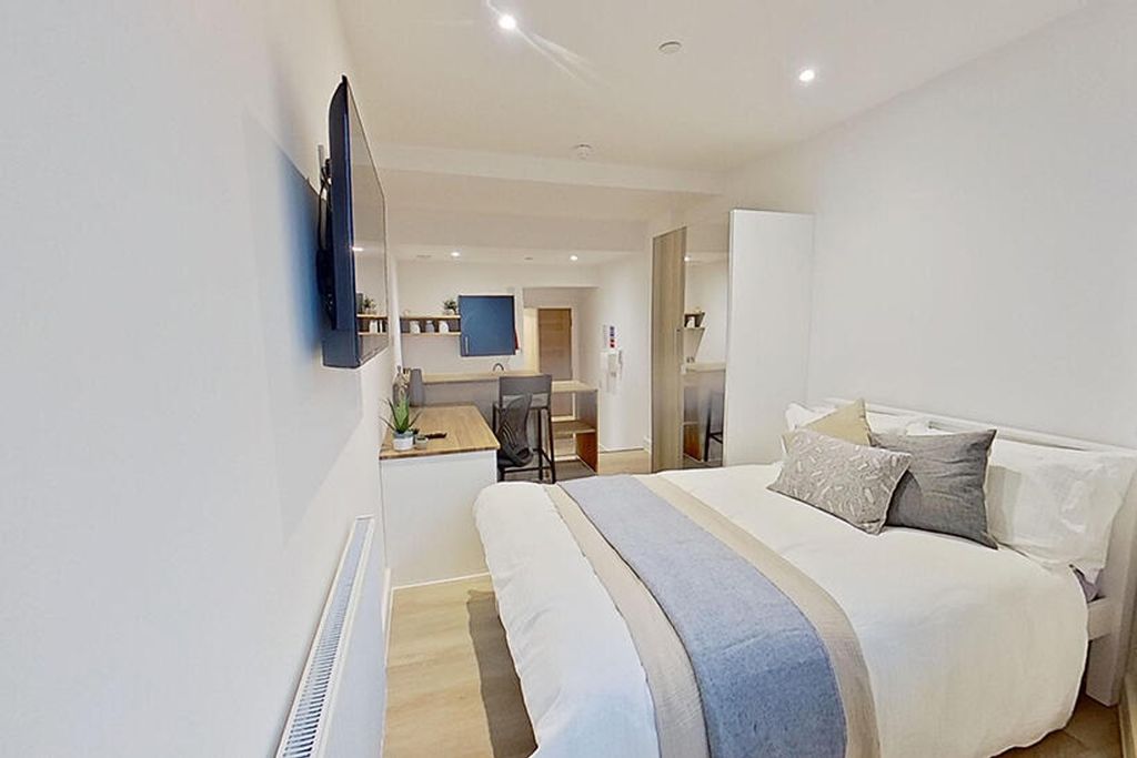 Property photo 2 of 7 A Beautifully Designed Double Bedroom Featuring A ...