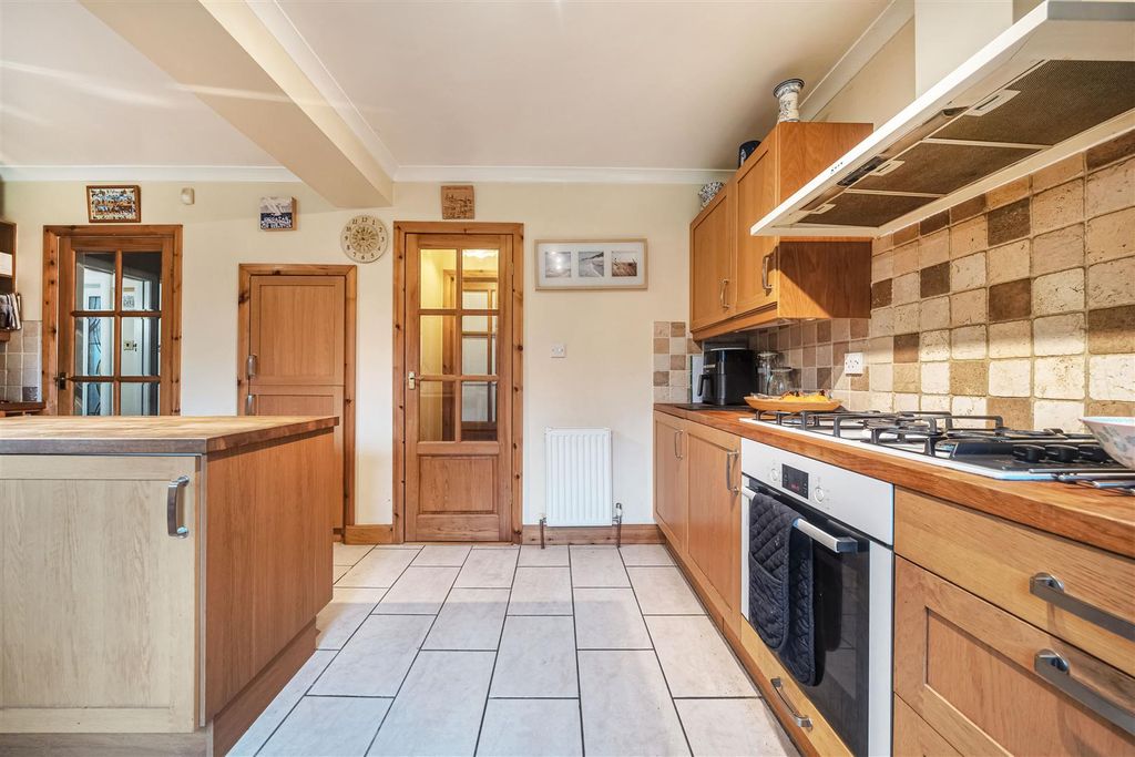 Property photo 3 of 14 Kitchen Breakfast Room 2.Jpg