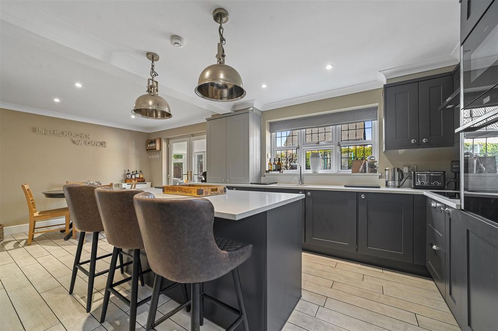 Property photo 2 of 18 Kitchen