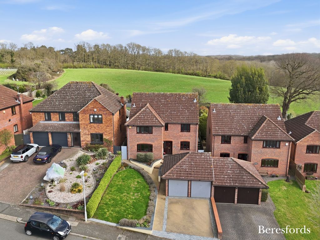 5 bed detached house for saleThe Mount, Billericay CM11