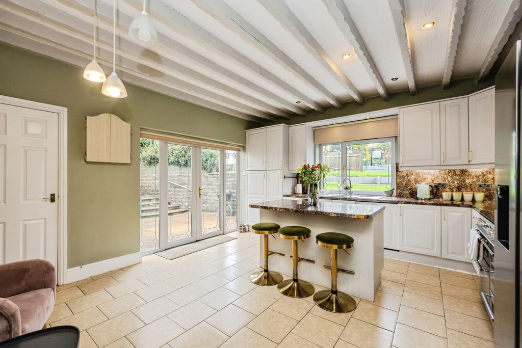 Property photo 2 of 17 Photo