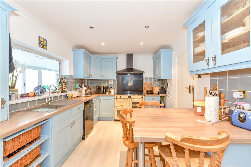 Property photo 3 of 17 Kitchen