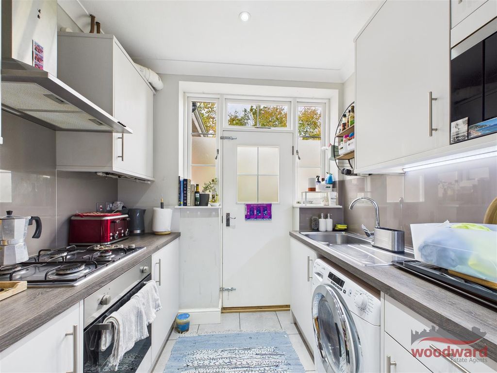 Property photo 2 of 12 Cam05267G0-Pr0151-Still010.Jpg