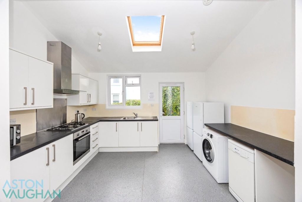 Property photo 2 of 14 4633481