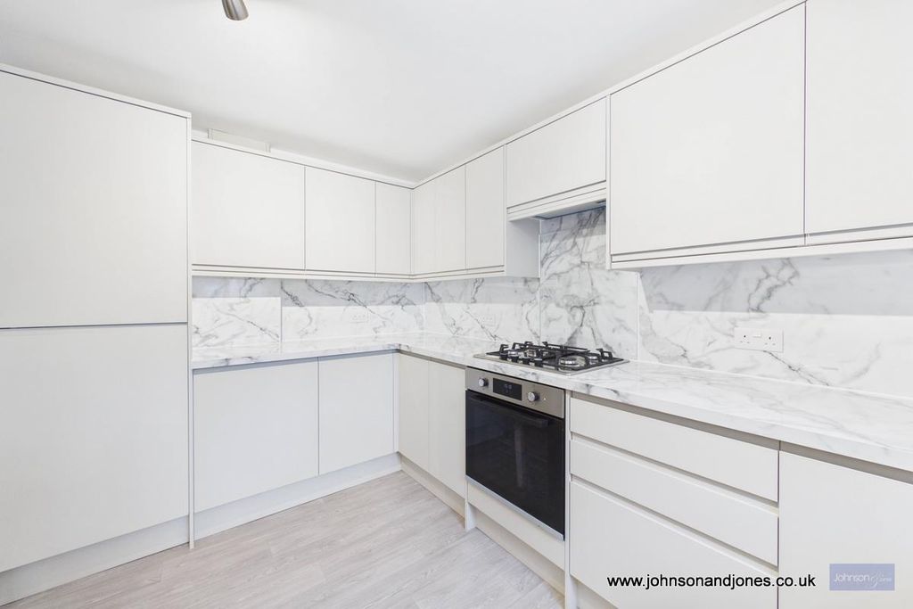 Property photo 3 of 17 3 Kitchen.Jpg