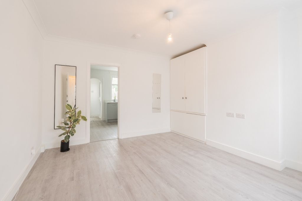 Property photo 2 of 16 4651472