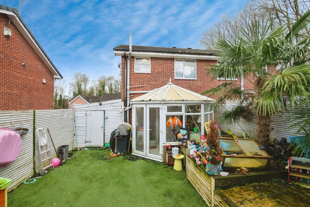 Property photo 2 of 17 Garden