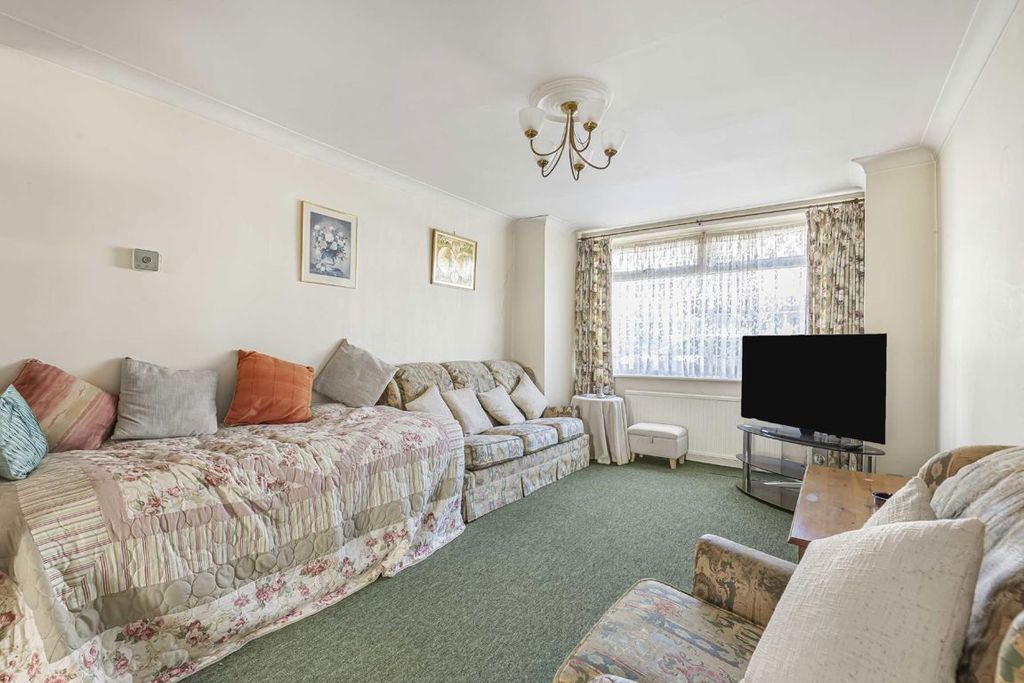 Property photo 2 of 8