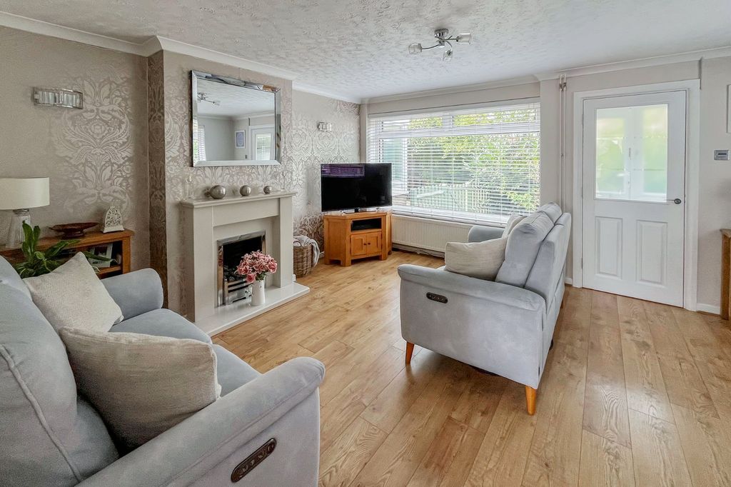 Property photo 2 of 17 Picture No. 24