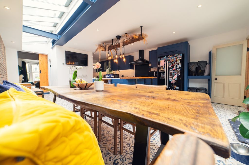 Property photo 3 of 38 Award-Winning Media Team On Every Listing__35