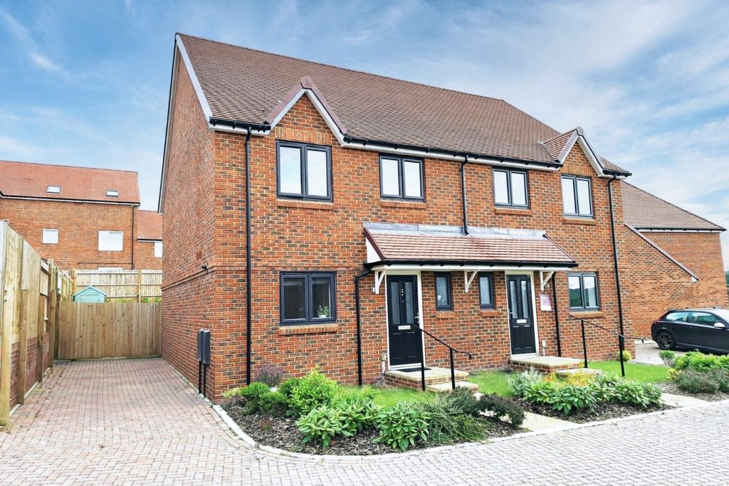 Property photo 1 of 21 Front