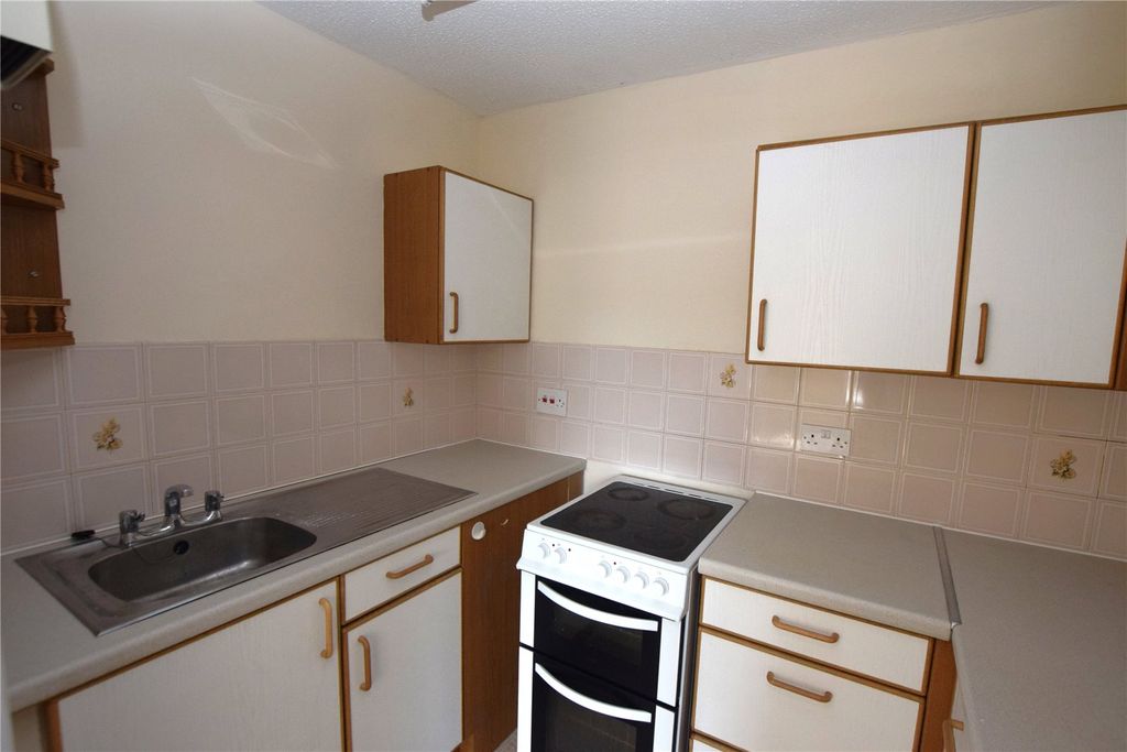 Property photo 3 of 6 Kitchen