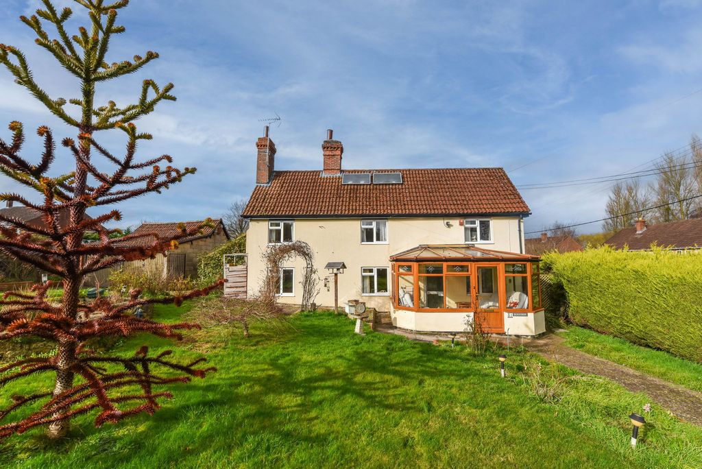 Property photo 2 of 27