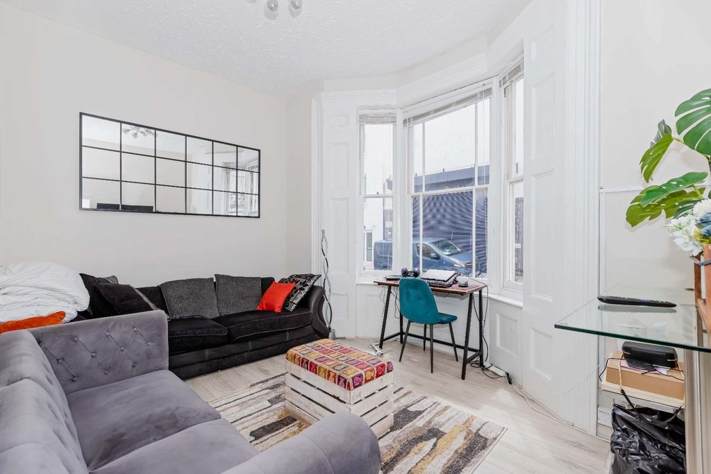 Property photo 3 of 8 St Margarets_5.Jpg