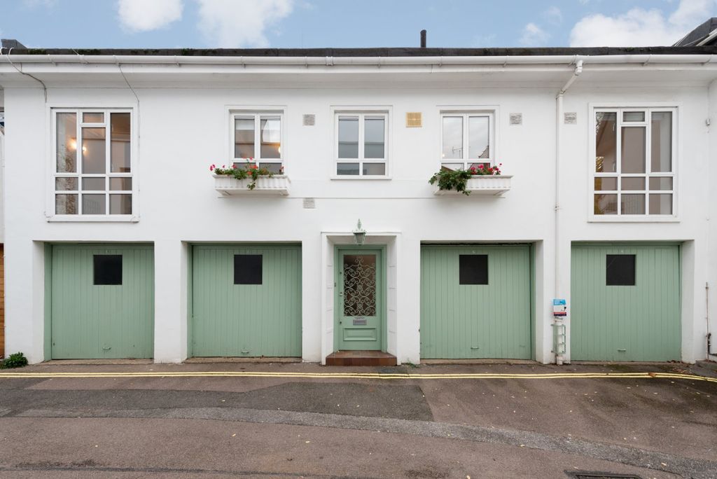 Property photo 1 of 7 External