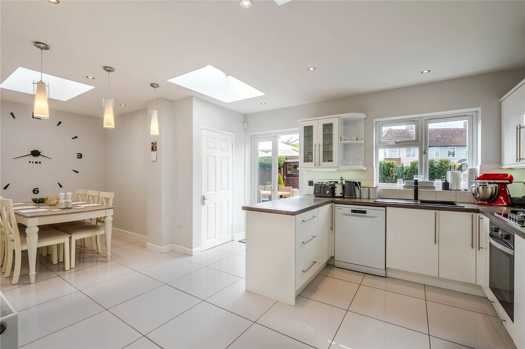 Property photo 1 of 17 Picture No. 12
