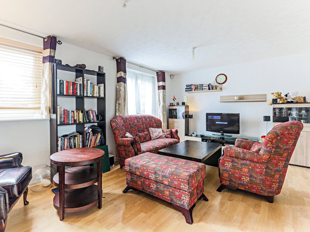 Property photo 2 of 9 Docklands, E14