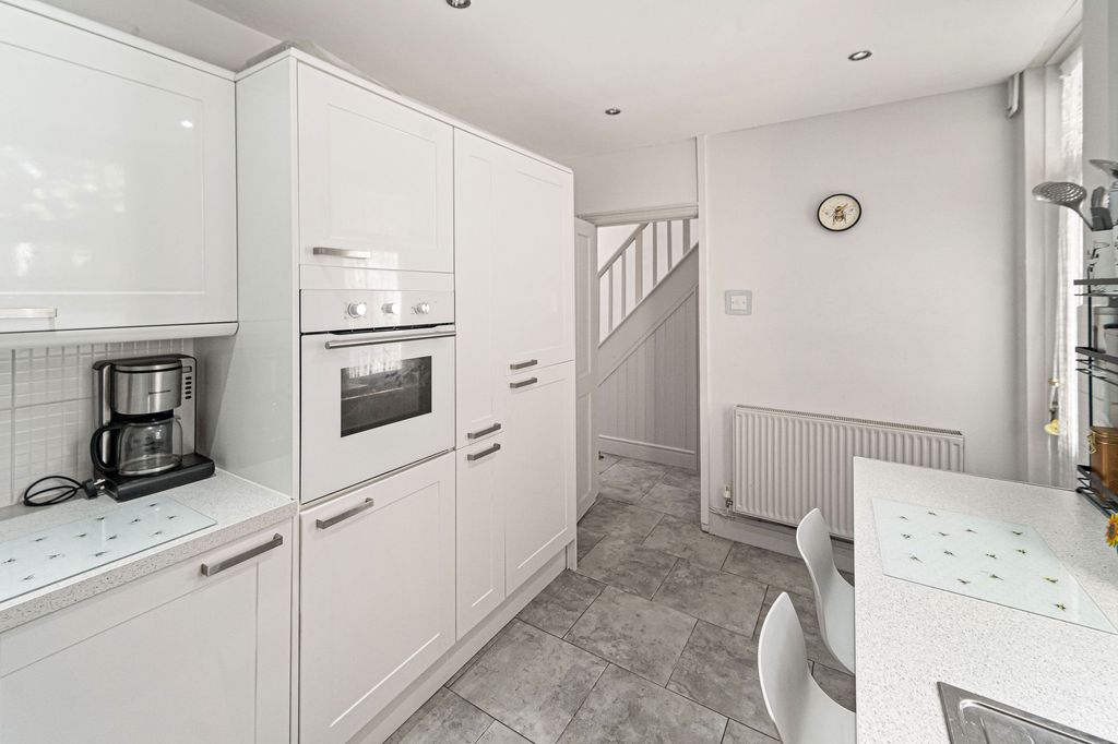 Property photo 2 of 30