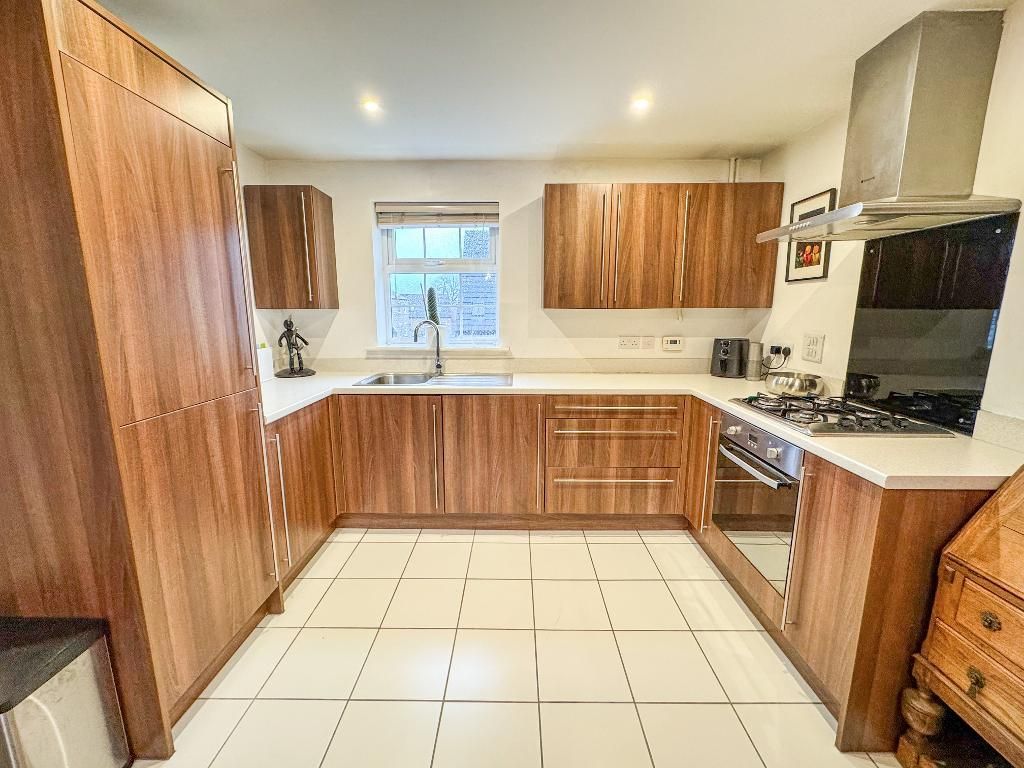 Property photo 3 of 12 Kitchen