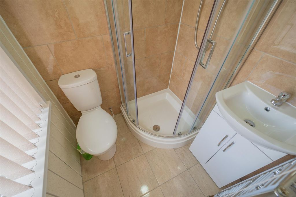 Property photo 1 of 13 Bathroom