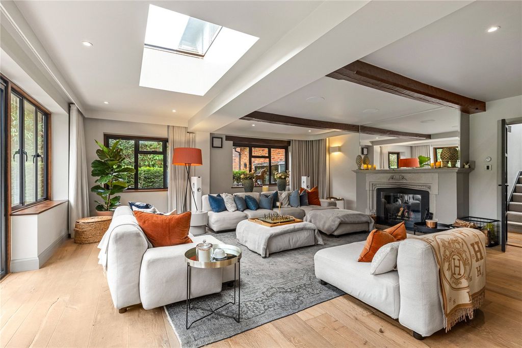 Property photo 3 of 15 Sitting Room