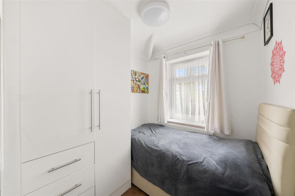 Additional image 12 of 5 bed semi-detached house for saleWhittington Avenue, Hayes UB4