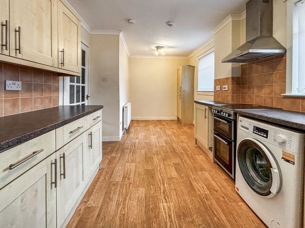 Property photo 3 of 8 Kitchen