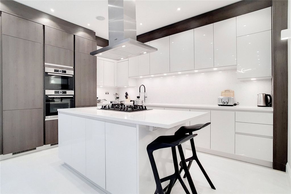 Property photo 1 of 28