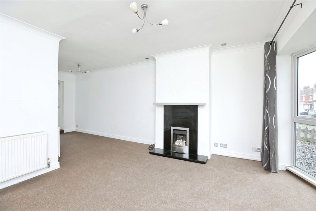 Property photo 3 of 21 Picture No. 01