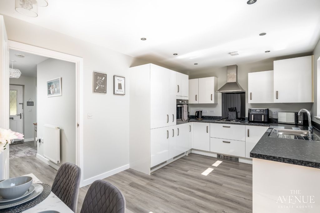 Property photo 2 of 31 5269894