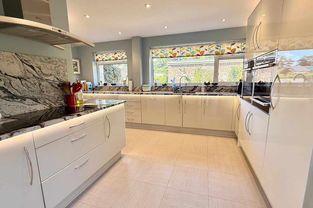 Property photo 2 of 38 Gallery