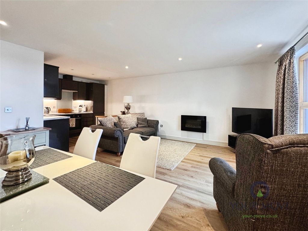 Property photo 3 of 12 Lounge/Diner Area