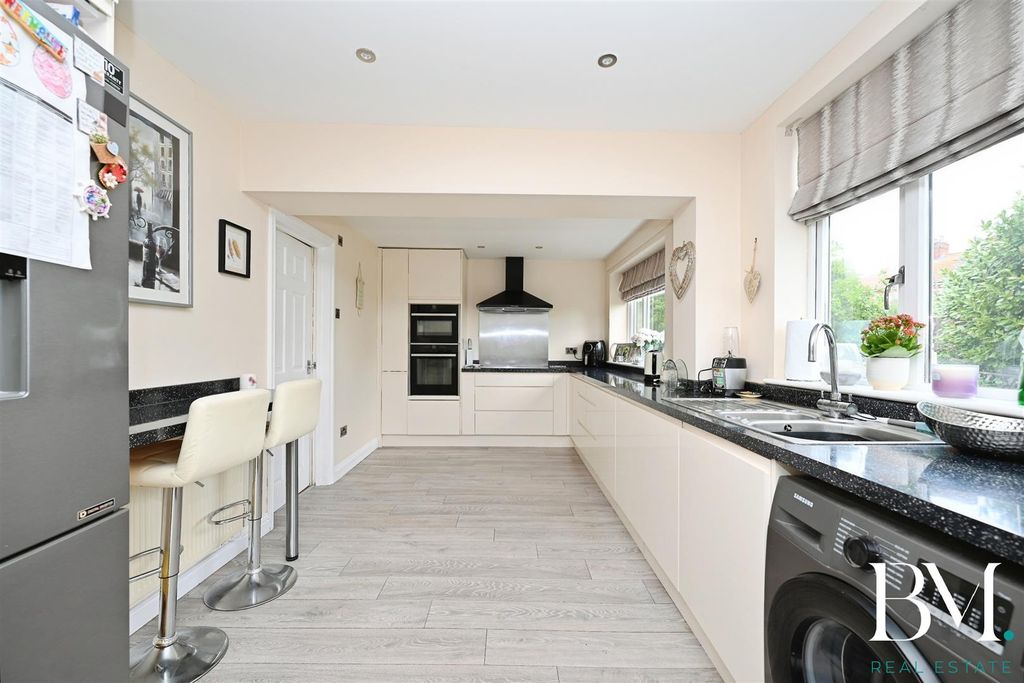Property photo 2 of 22 Kitchen