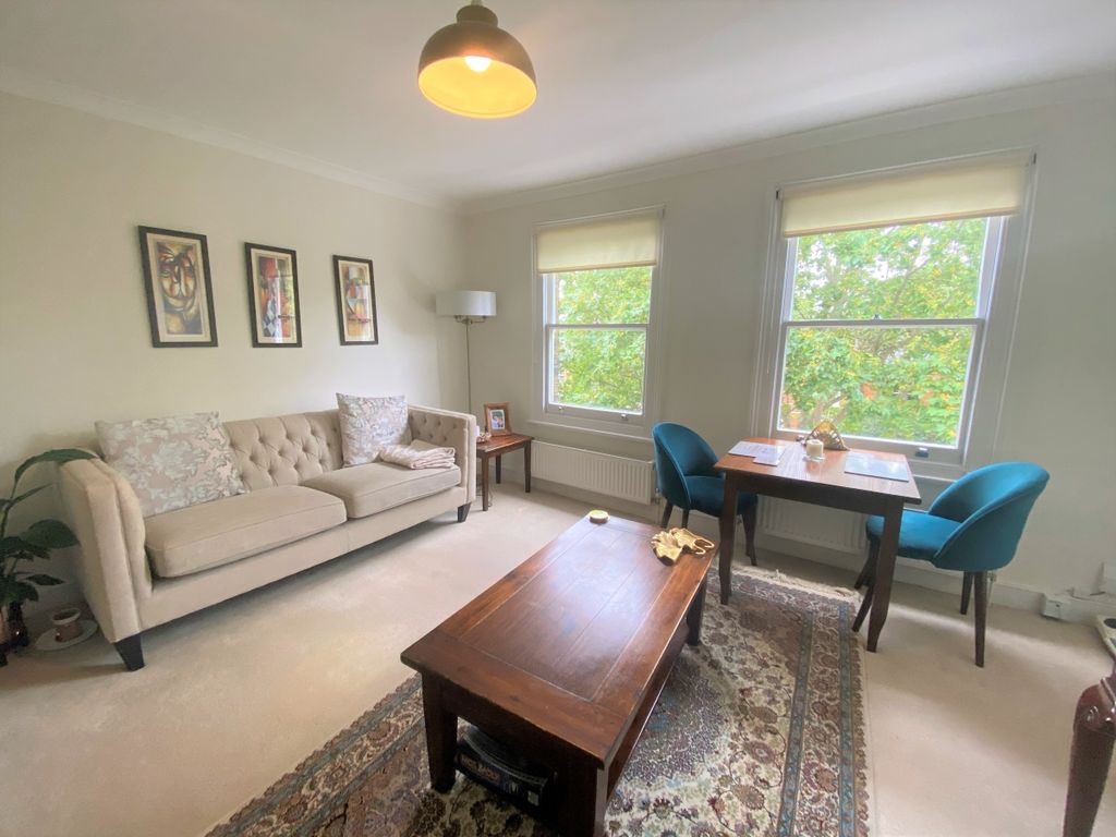 Property photo 2 of 7 Lounge 3