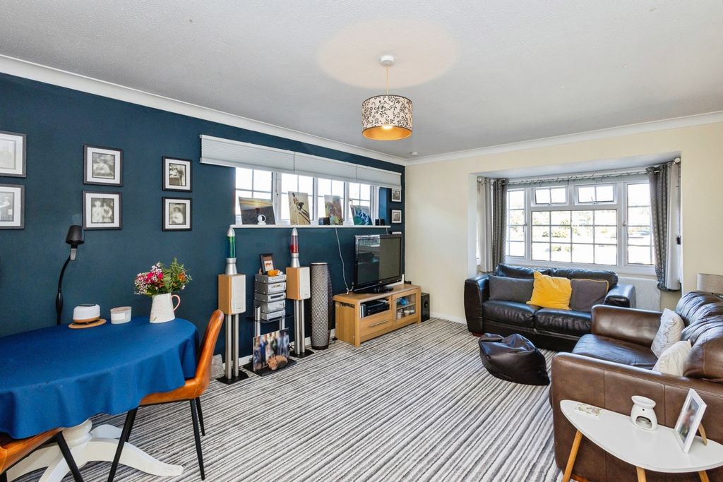 Property photo 2 of 11 Pbox-Img.Jpg