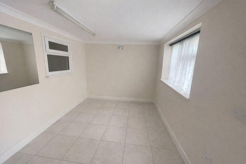 Property photo 2 of 6 Lounge