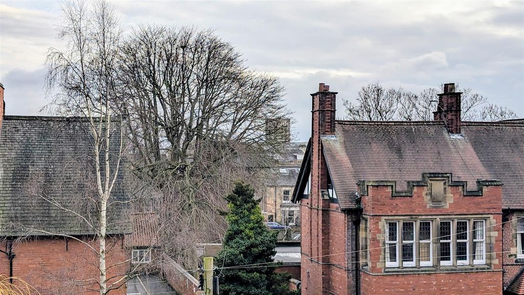 Property photo 2 of 14 Minster View