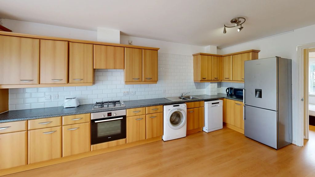 Property photo 2 of 10 Kitchen