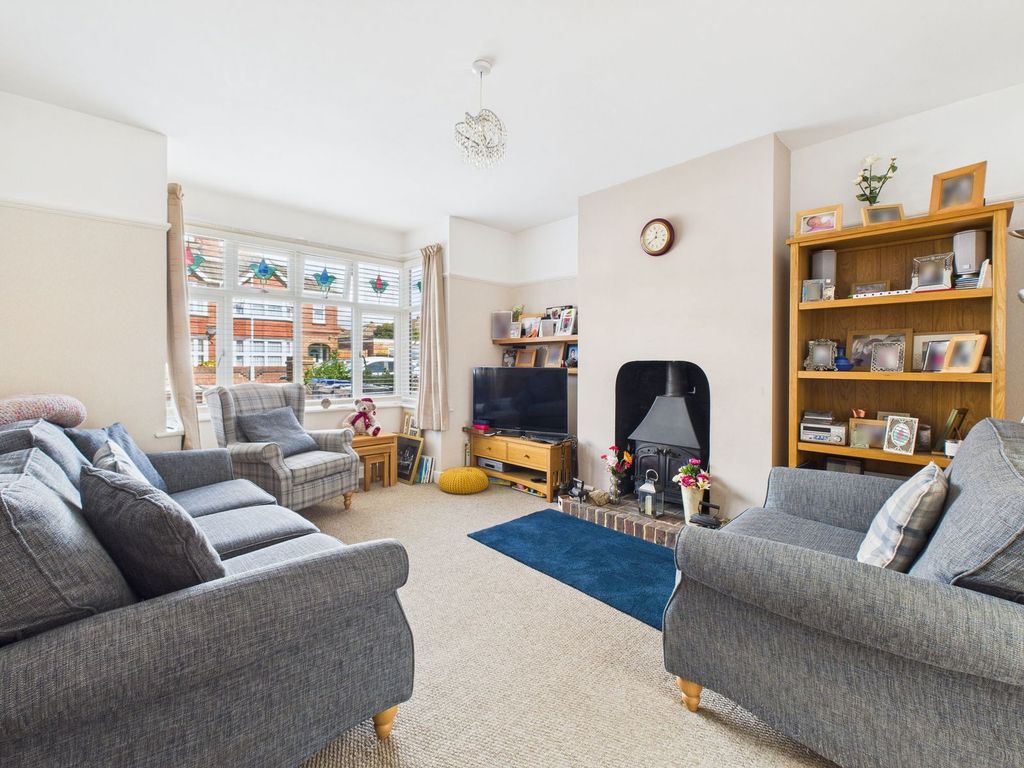 Property photo 3 of 27