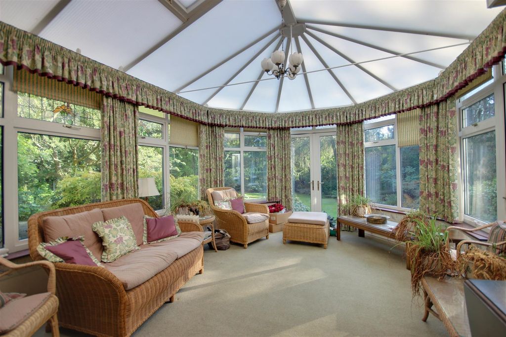 Property photo 3 of 16 Conservatory