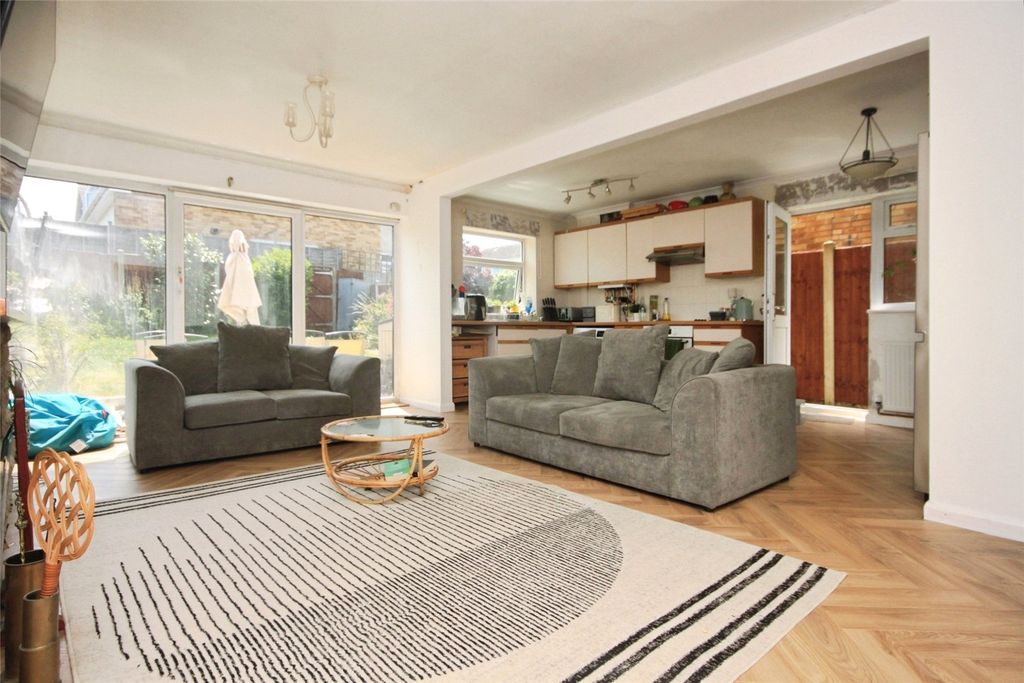 Property photo 2 of 13 Lounge